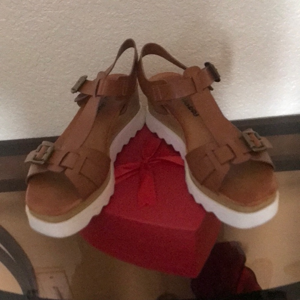 Dirty Laundry Leather Sandals.